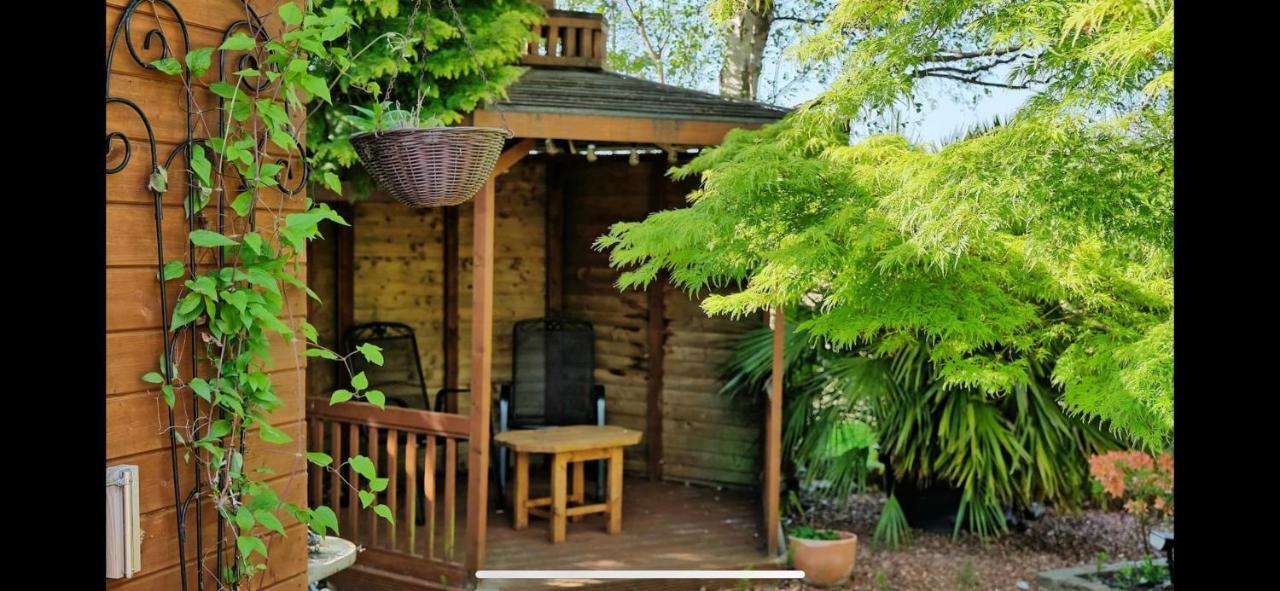 Woodside Lodge Thurstaston エクステリア 写真