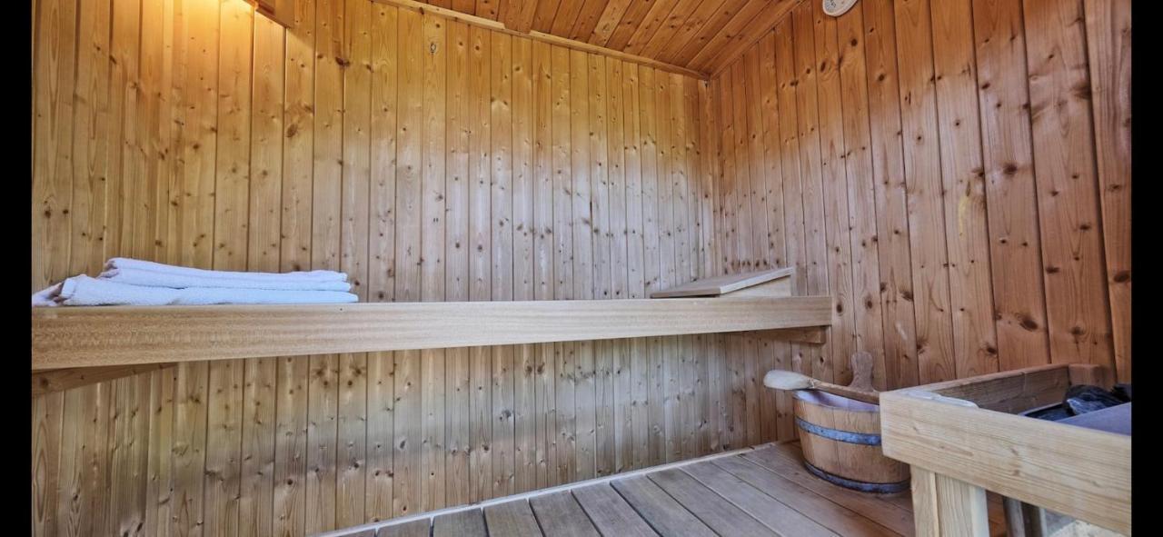 Woodside Lodge Thurstaston エクステリア 写真