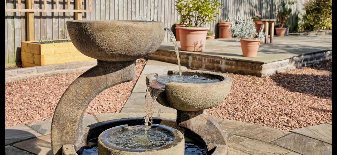 Woodside Lodge Thurstaston エクステリア 写真