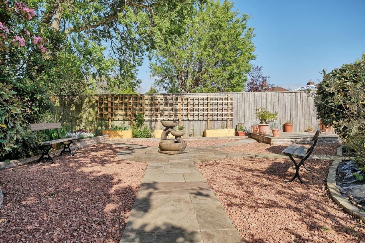 Woodside Lodge Thurstaston エクステリア 写真