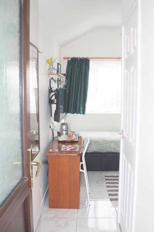Woodside Lodge Thurstaston エクステリア 写真