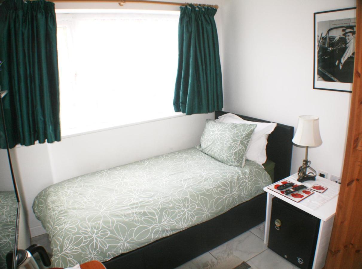 Woodside Lodge Thurstaston エクステリア 写真
